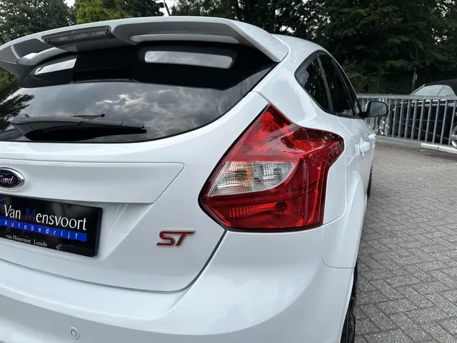 Ford Focus 2.0 EcoBoost 250PK ST-3 2014 Benzine 17