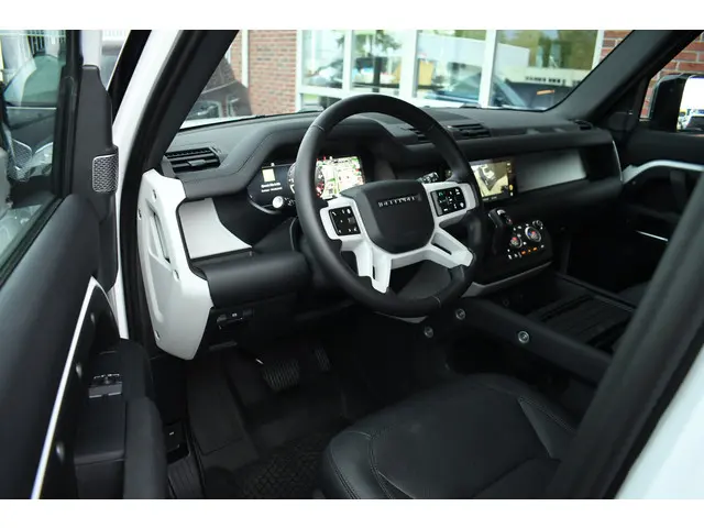 Land Rover Defender 110 3.0 D250 2023 Diesel 23