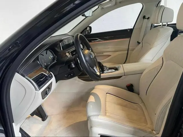 BMW 7 Serie 750Li xDrive High Executive 2017 Benzine 18