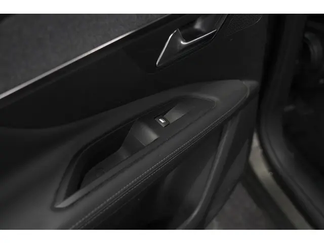 Peugeot 3008 PureTech 130 EAT6 Allure 2017 Benzine 30