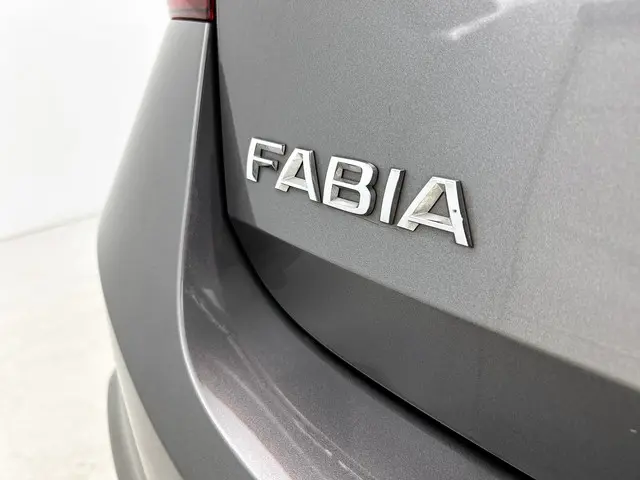 Škoda Fabia 1.0 MPI 80pk Ambition 2023 Benzine 33