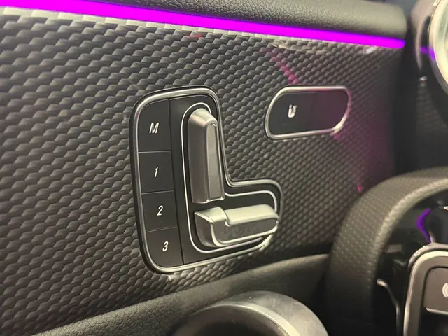 Mercedes-Benz A-Klasse 200 Premium Plus 2021 Benzine 30