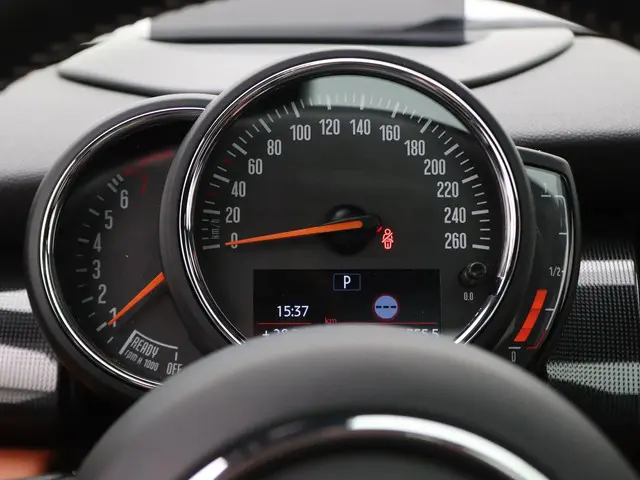 MINI 5-Deurs Cooper 60 Years Edition 2019 Benzine 21