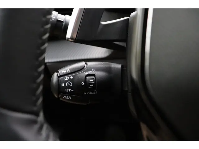 Peugeot 208 1.2 PureTech Allure Pack 2023 Benzine 26