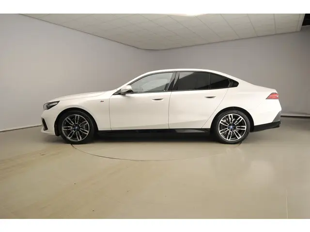 BMW i5 Sedan eDrive40 2024 Elektrisch 2