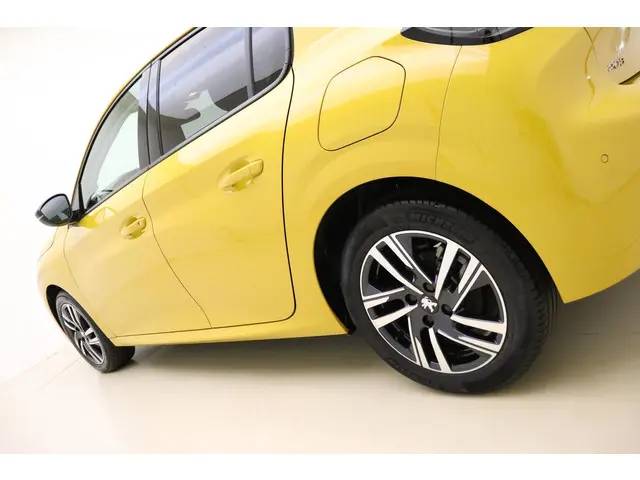 Peugeot 208 1.2 PureTech Allure 2022 Benzine 16
