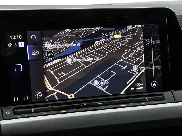 Volkswagen Golf 1.0 eTSI 110pk DSG Life 2024 Benzine 6