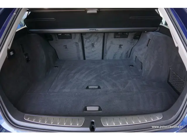 BMW 3 Serie Touring 318i 2019 Benzine 10