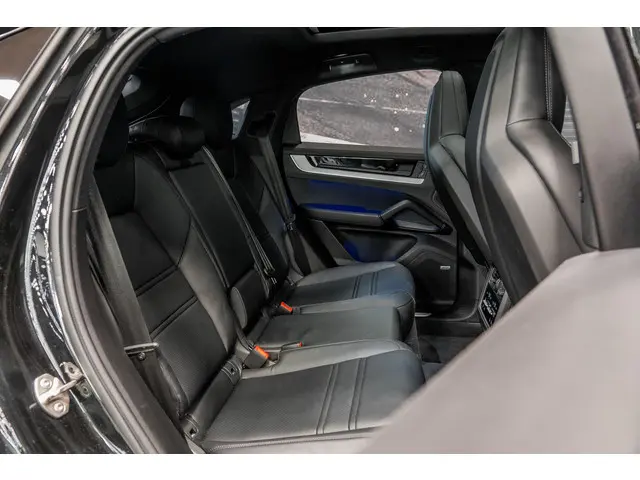 Porsche Cayenne Coupé 3.0 E-Hybrid 2024 Hybride Benzine 27