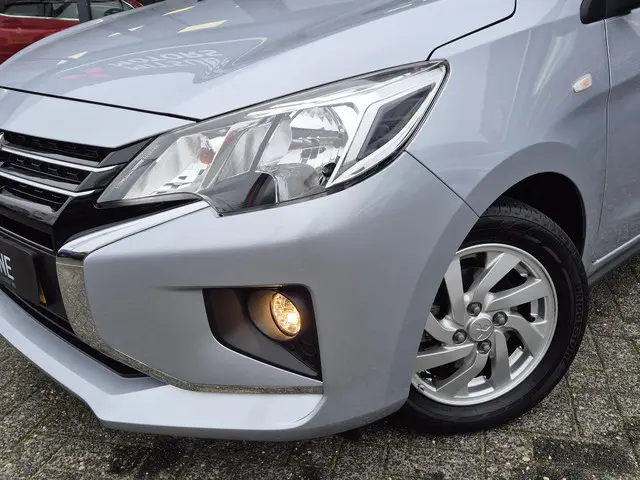 Mitsubishi Space Star 1.2 Intense 2022 Benzine 28