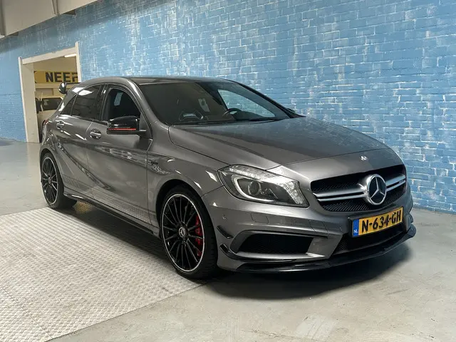 Mercedes-Benz A-Klasse AMG 45 4MATIC 2015 Benzine 3