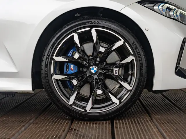 BMW 3 Serie Touring 330e 2025 Hybride Benzine 6