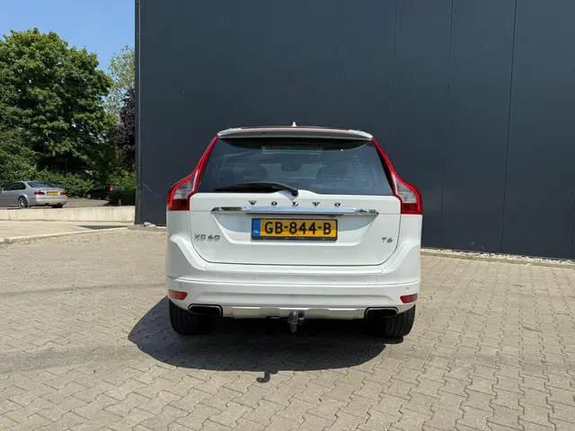 Volvo XC60 2.0 T6 FWD Summum pano / tr. hk / leer 2015 Benzine 6