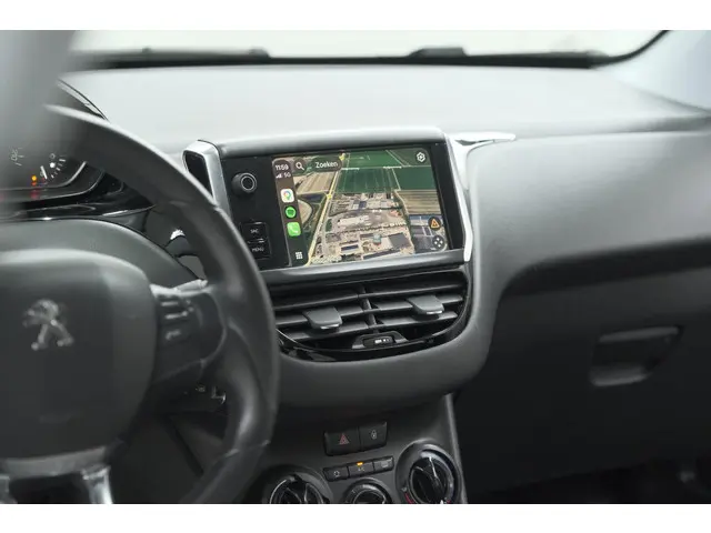 Peugeot 208 PureTech 82 Signature 2018 Benzine 53