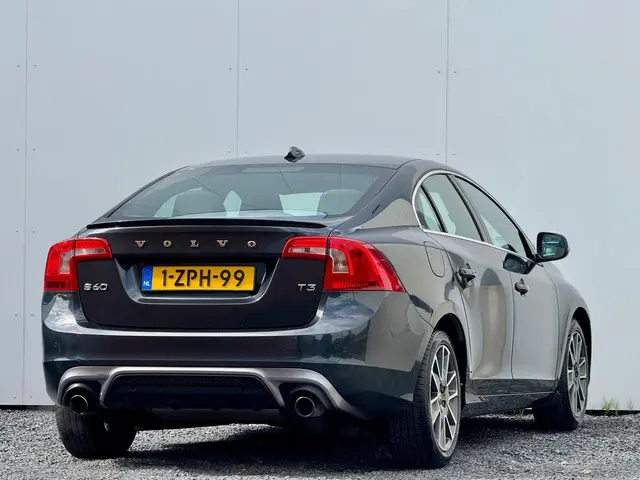 Volvo S60 1.6 T3 R-Design | 2015 | Automaat | 2015 Benzine 5