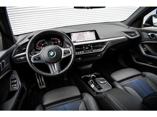 BMW 1 Serie 120i | M Sport | PDC | LED | 19 inch | 2022 Benzine 4