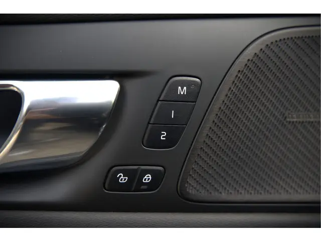 Volvo V60 2.0 B3 R-Design 2020 Hybride Benzine 30