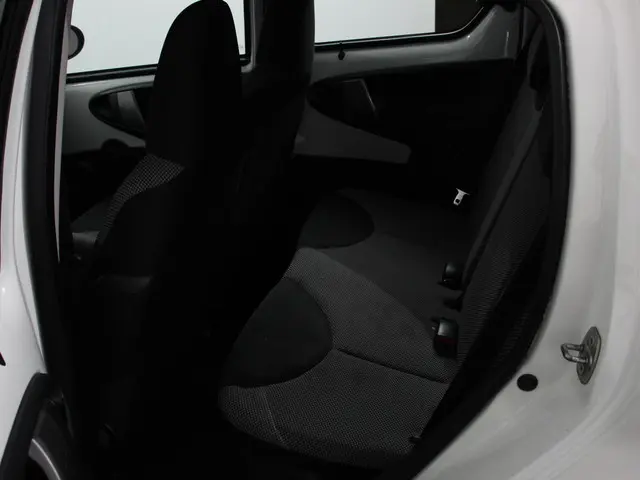 Toyota Aygo 1.0 VVT-i Aspiration Automaat 2013 Benzine 17