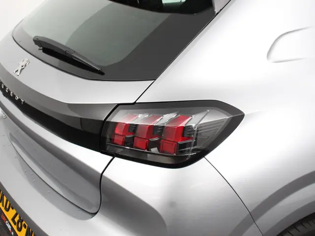 Peugeot 208 1.2 PureTech 100pk Active Pack 2021 Benzine 28