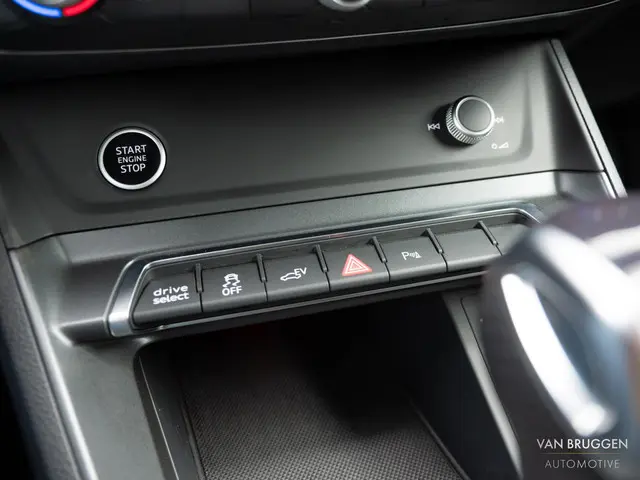 Audi Q3 Sportback 45 TFSI e S-Line 2022 Hybride Benzine 30