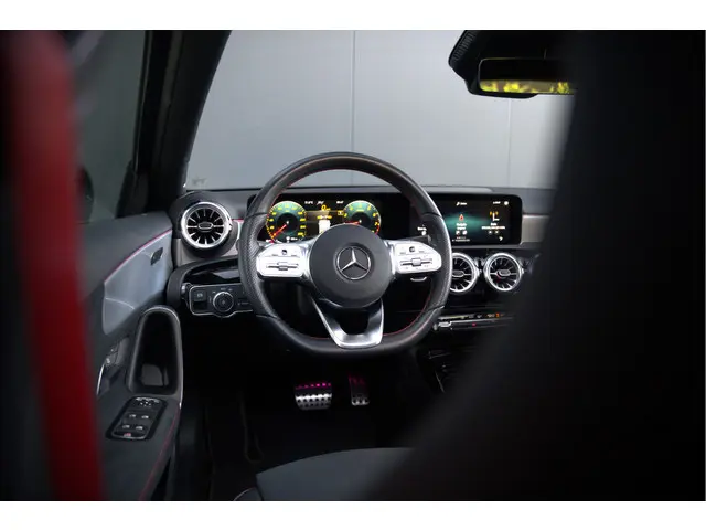 Mercedes-Benz A-Klasse AMG 35 4MATIC 2022 Benzine 32