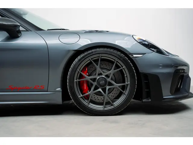 Porsche 718 Spyder RS 2024 Benzine 18