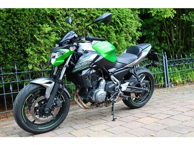 Kawasaki Z650 2