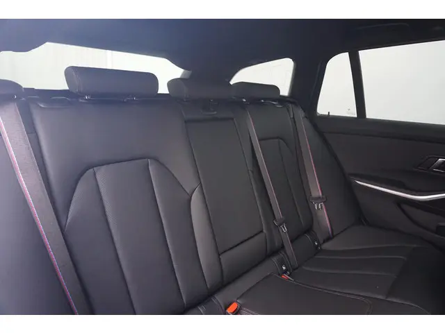 BMW 3 Serie Touring 330e 2024 Hybride Benzine 11