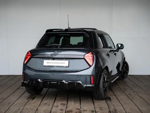 MINI 5-Deurs Cooper C 2025 Benzine 2