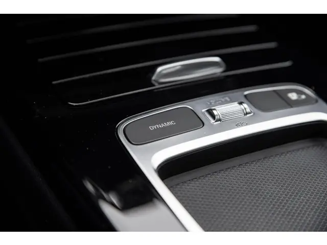 Mercedes-Benz CLA 180 AMG Line 2024 Benzine 51