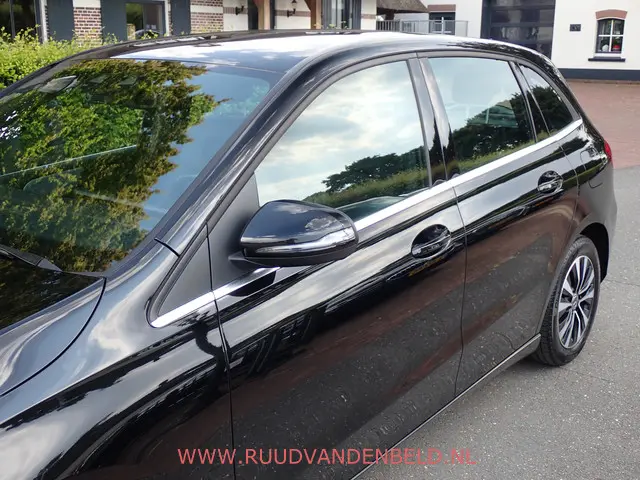 Mercedes-Benz B-Klasse 180D 2019 Diesel 31