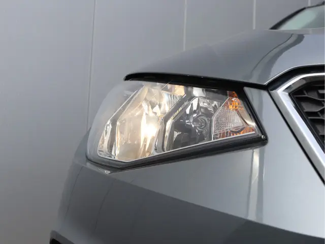 SEAT Arona 1.0 TSI Style Business Intense 2018 Benzine 8