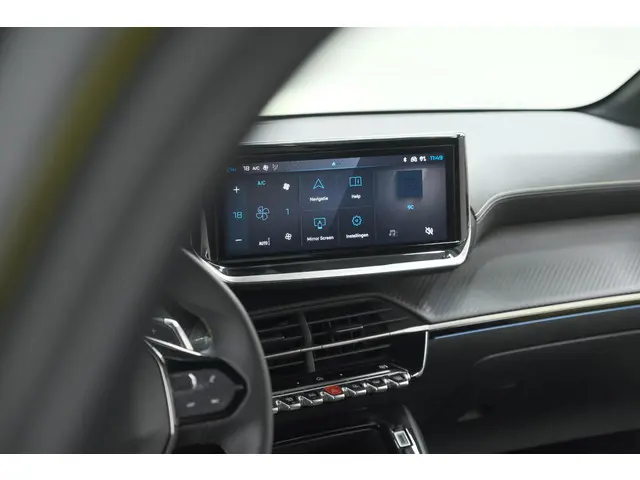 Peugeot 208 Hybrid 136 e-DCS6 GT 2024 Hybride Benzine 51