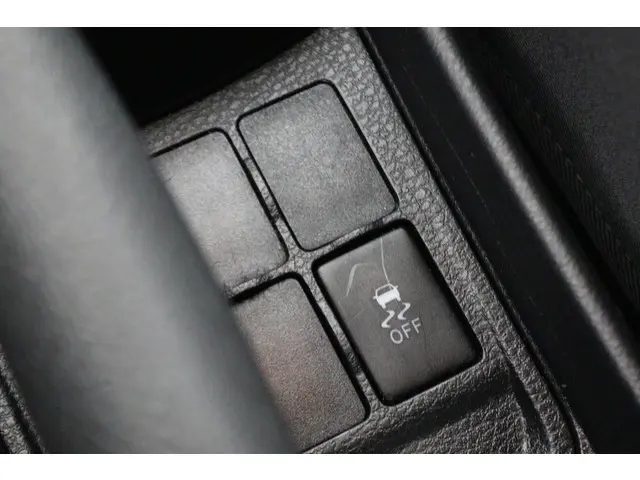 Toyota Yaris 1.3 VVT-i Lounge 2015 Benzine 38
