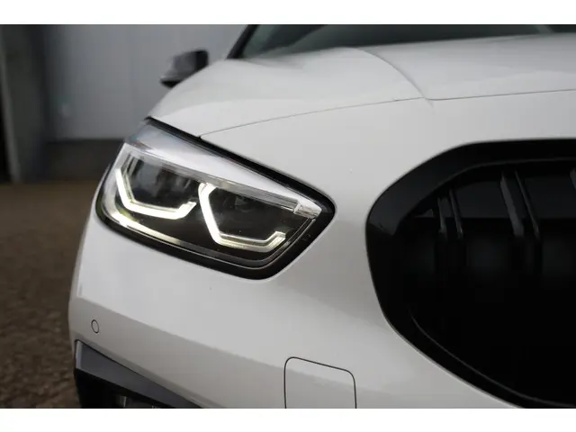 BMW 1 Serie 118i Executive Sportline Aut. 2021 Benzine 14