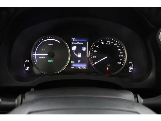 Lexus IS 300h Hybrid Business Line 2018 Hybride Benzine 39
