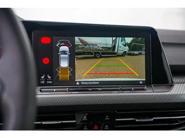Volkswagen Golf 2.0 TSI R 4Motion 2022 Benzine 17