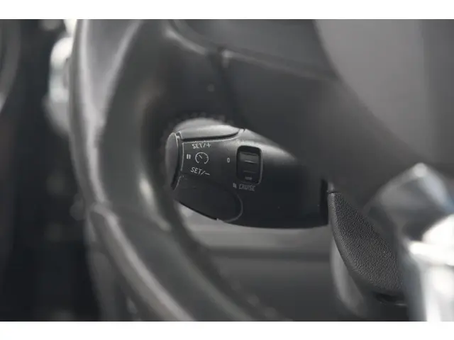 Peugeot 2008 PureTech 110 Allure 2019 Benzine 37