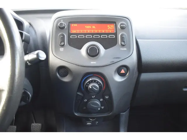 Peugeot 108 1.0 VTi Active 2015 Benzine 21