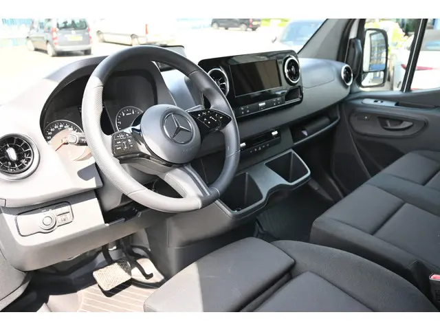 Mercedes-Benz Sprinter 317 CDI L2H2 Pro 2024 Diesel 4