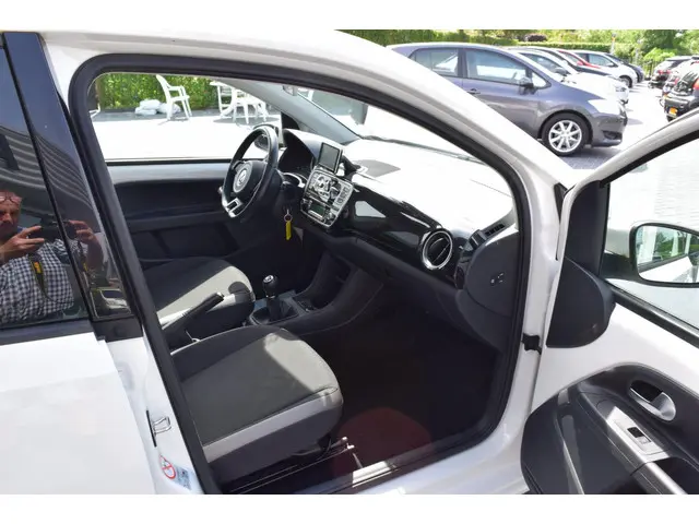 Volkswagen up! 1.0 high up! BlueMotion 2014 CNG 9