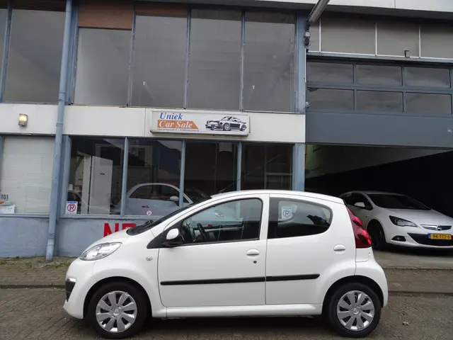 Peugeot 107 1.0 Active Airco NW APK 2012 Benzine 2