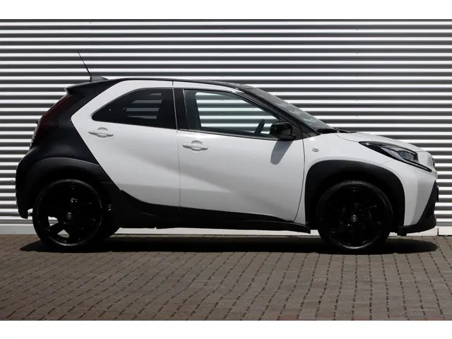 Toyota Aygo X 1.0 VVT-i S-CVT Pulse Automaat 2023 Benzine 3