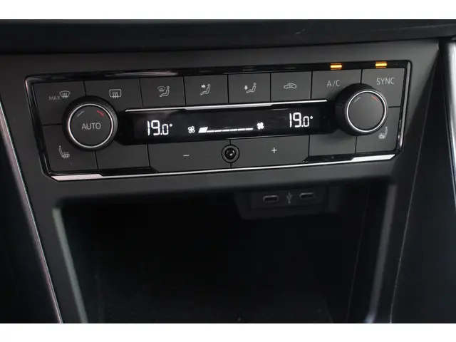 Volkswagen Polo 1.0 TSI 110pk Highline 2021 Benzine 19
