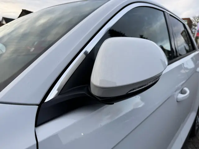 Volkswagen T-Roc 1.0 TSI 110pk 75 Edition 2022 Benzine 9