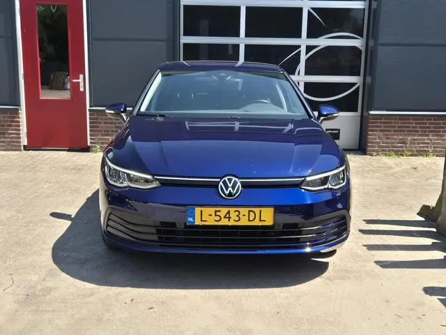 Volkswagen Golf 1.5 TSI Life Navi Pro LED 2020 Benzine 2