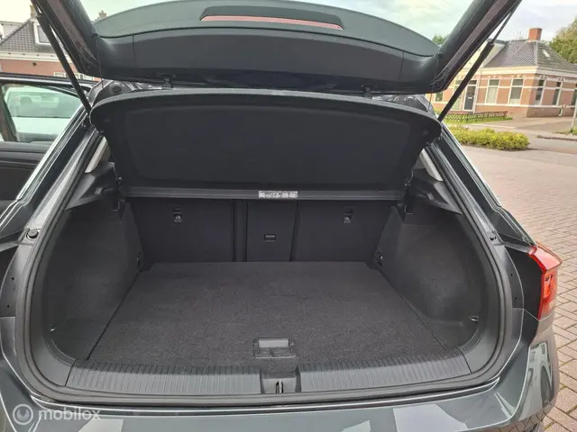 Volkswagen T-Roc 1.0 TSI Style Business 2021 Benzine 12