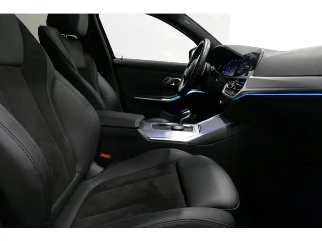BMW 3 Serie 330e xDrive M Sport 2021 Hybride Benzine 29