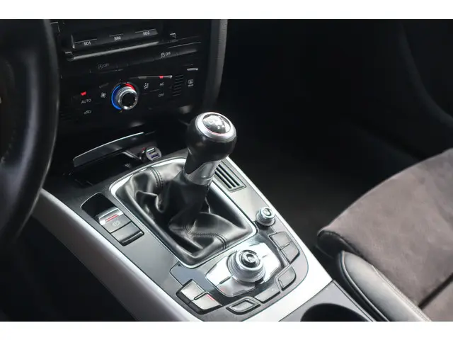 Audi A4 Limousine 1.8 TFSI Business Edition 2013 Benzine 32