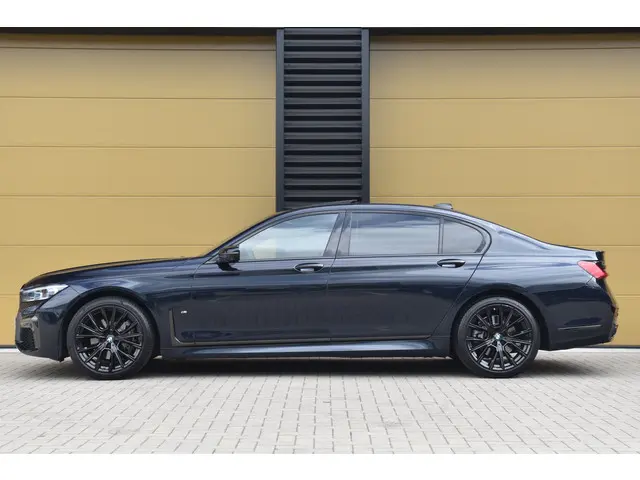 BMW 7 Serie 2